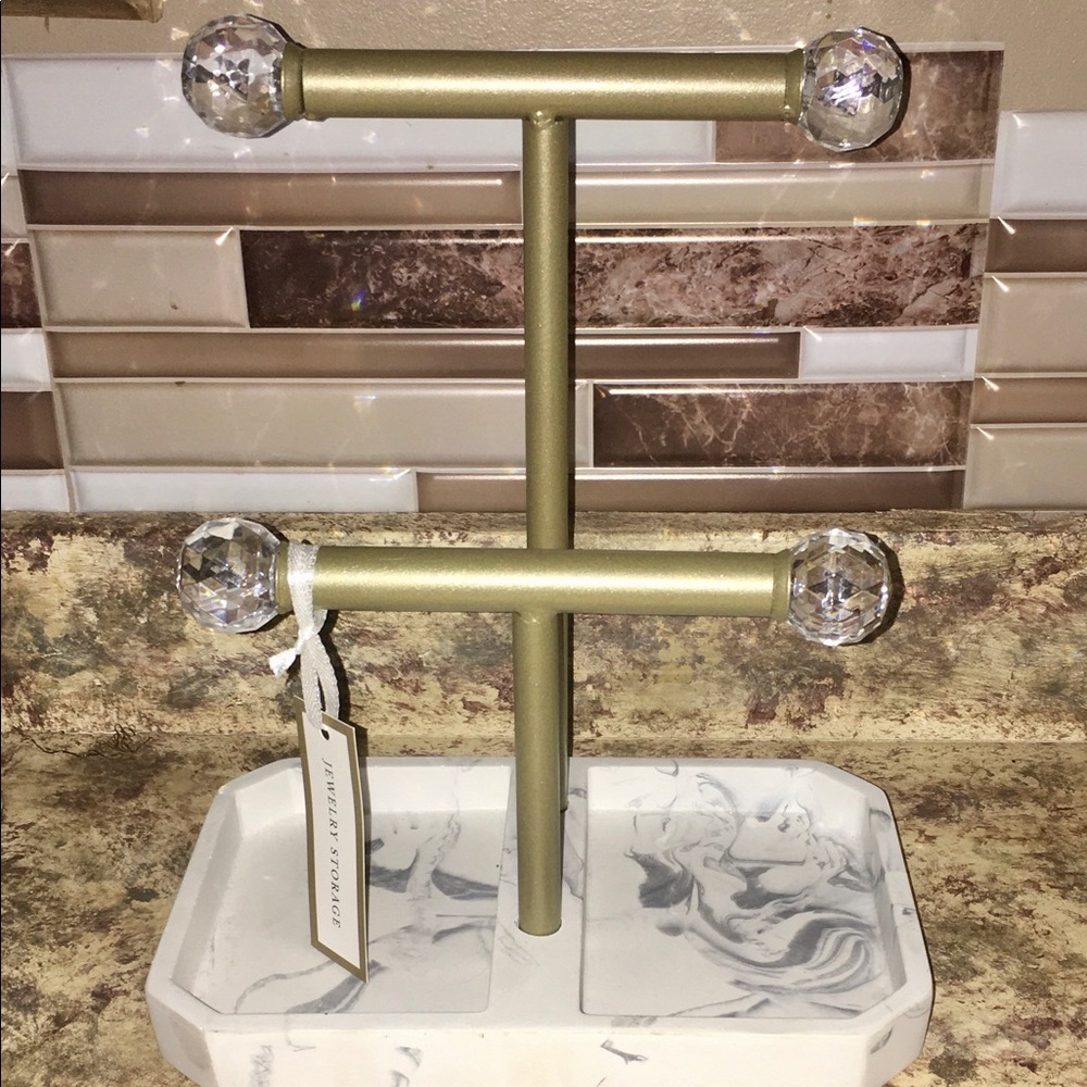 Cupcakes & Cashmere Jewelry Storage